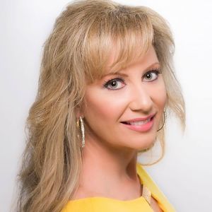 Meet your Posher, Larissa